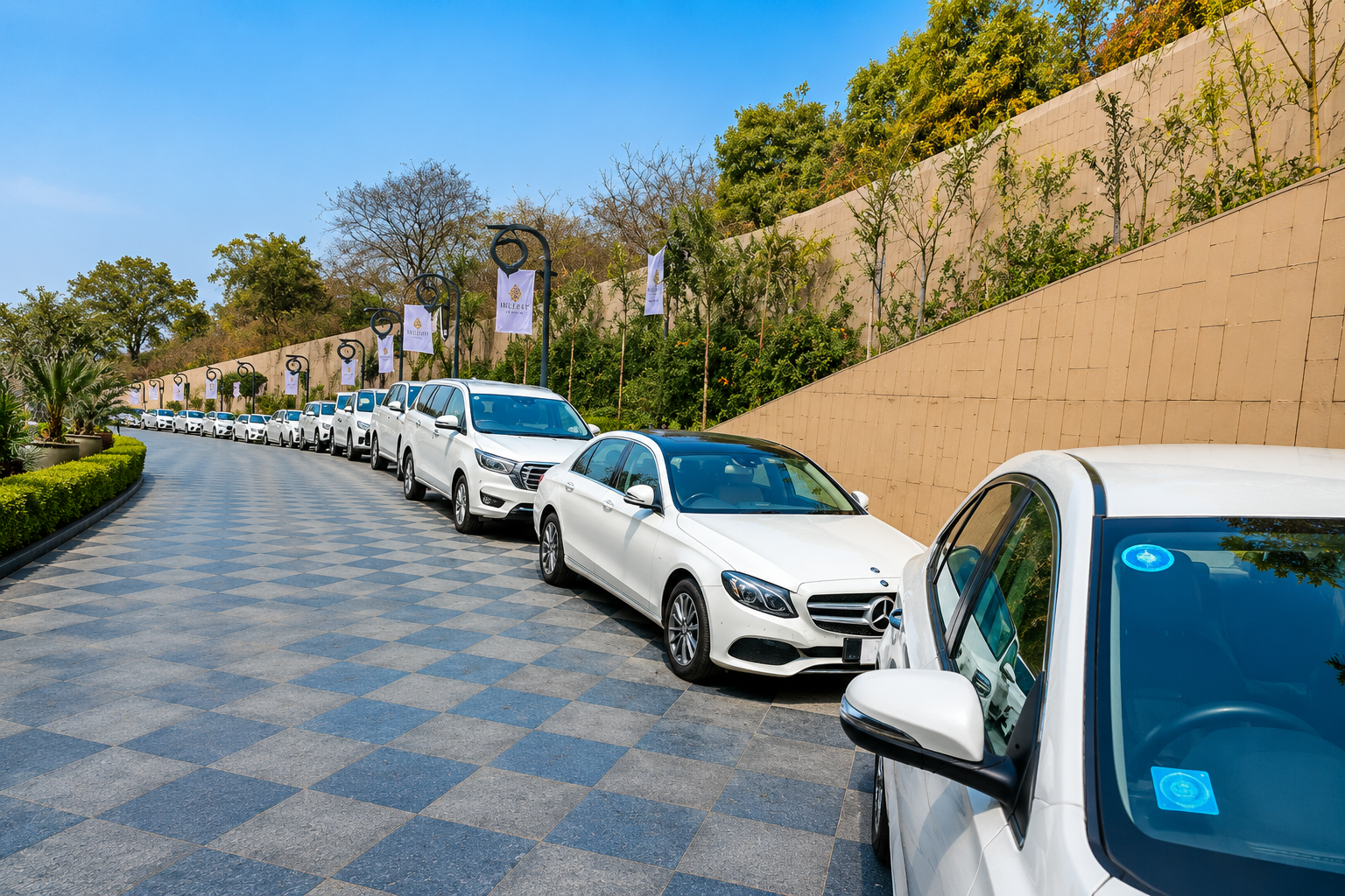 Udaipur Taxi Service royal fleet gallery photo 5