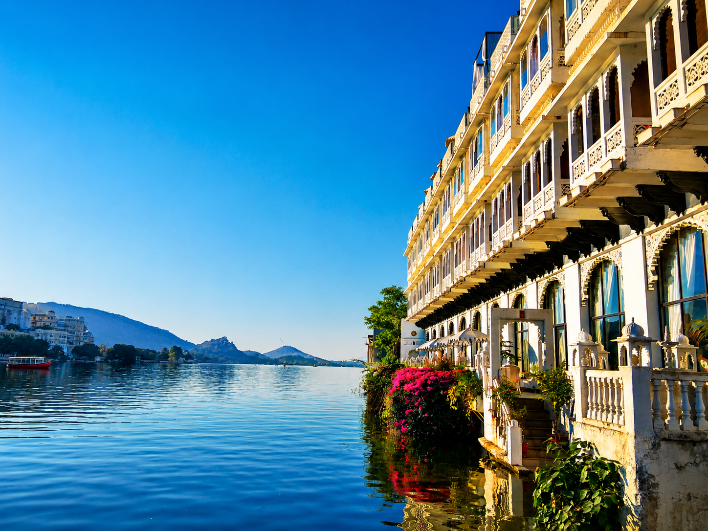Lake Pichola Udaipur taxi sightseeing tour